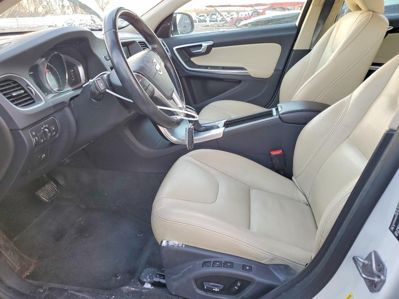 2017 VOLVO S60