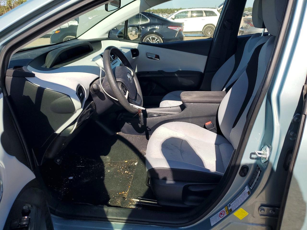 2016 TOYOTA PRIUS