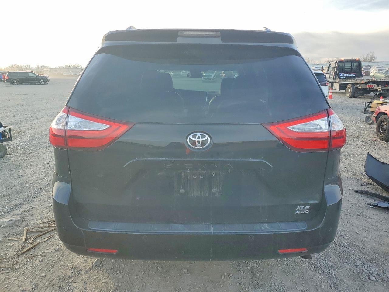 2016 TOYOTA SIENNA