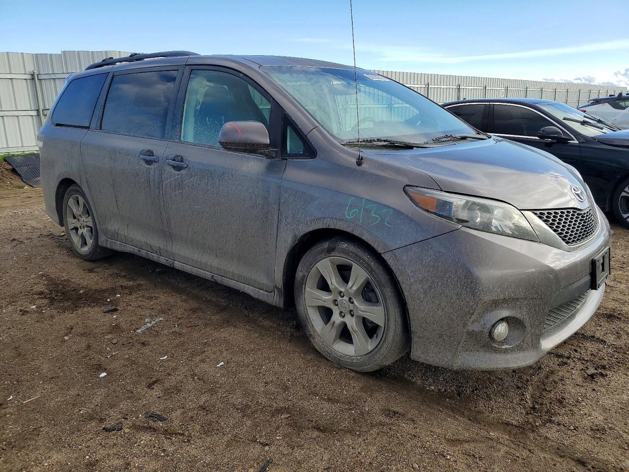 2012 TOYOTA SIENNA