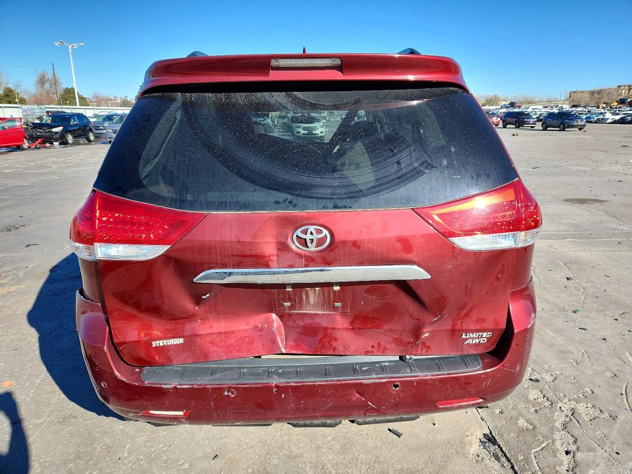 2011 TOYOTA SIENNA