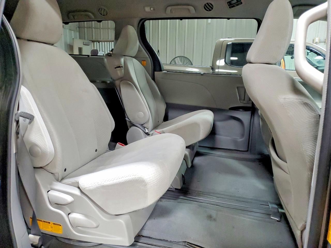 2013 TOYOTA SIENNA