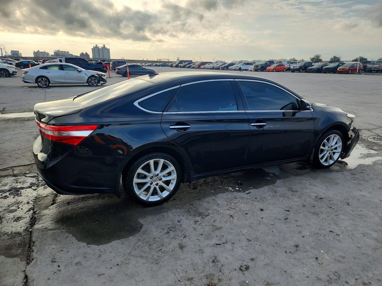 2013 TOYOTA Avalon