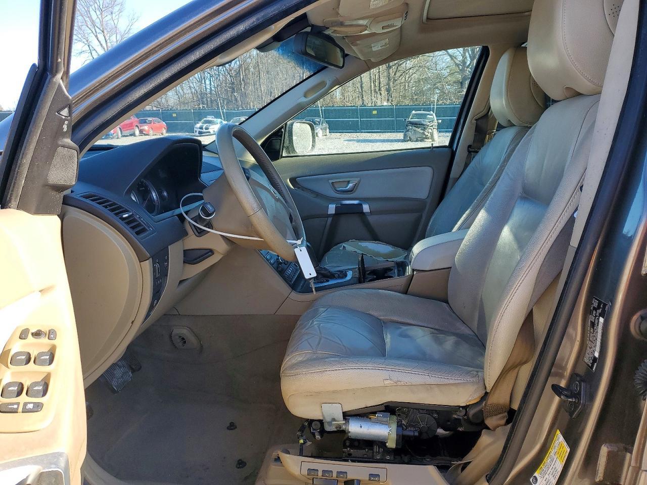 2011 VOLVO XC90
