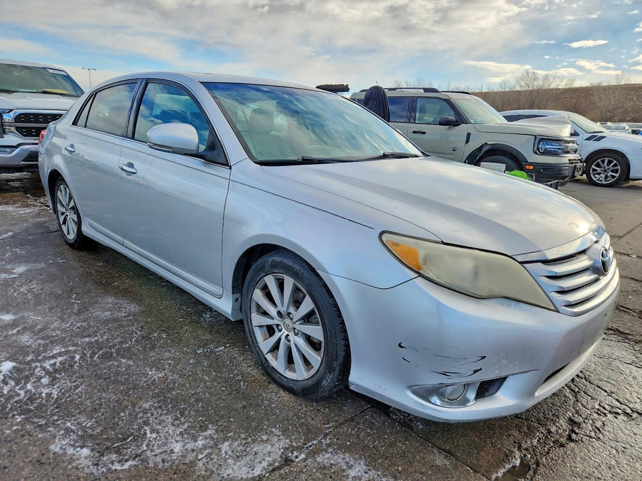 2011 TOYOTA Avalon