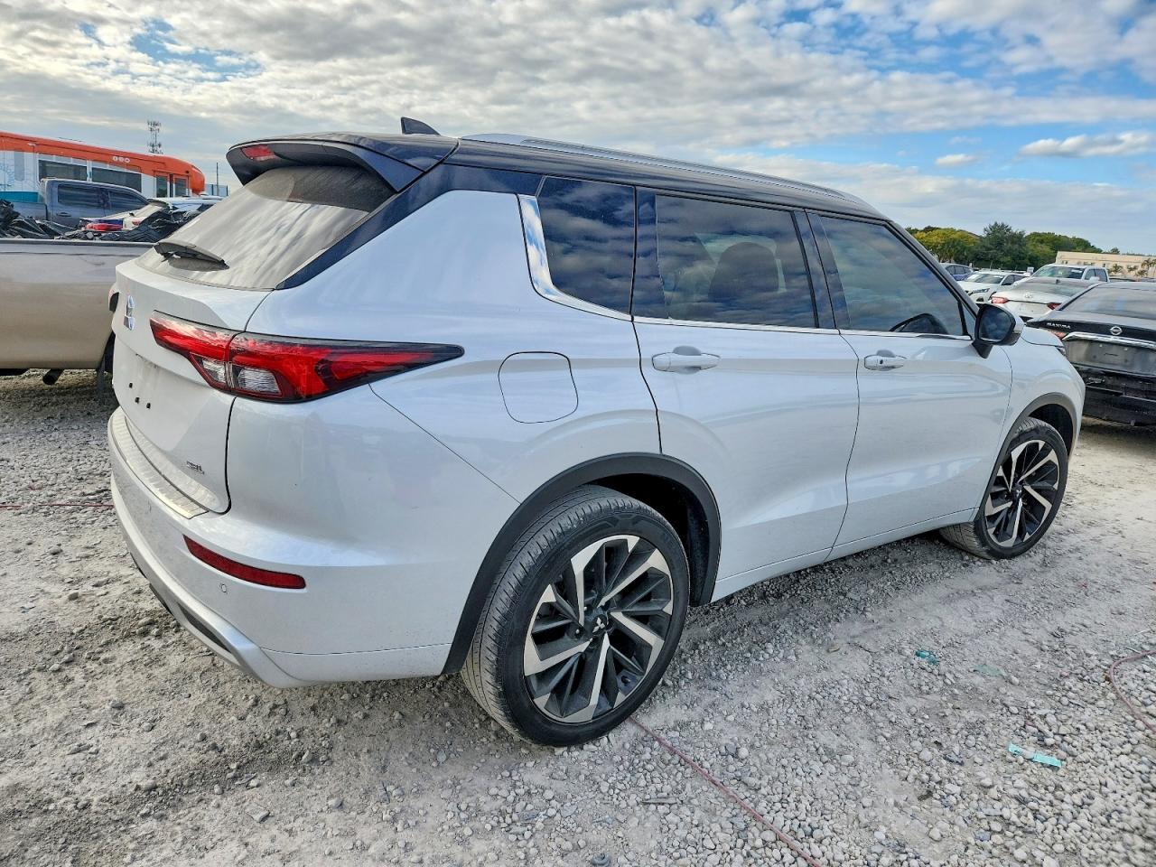 2024 MITSUBISHI outlander