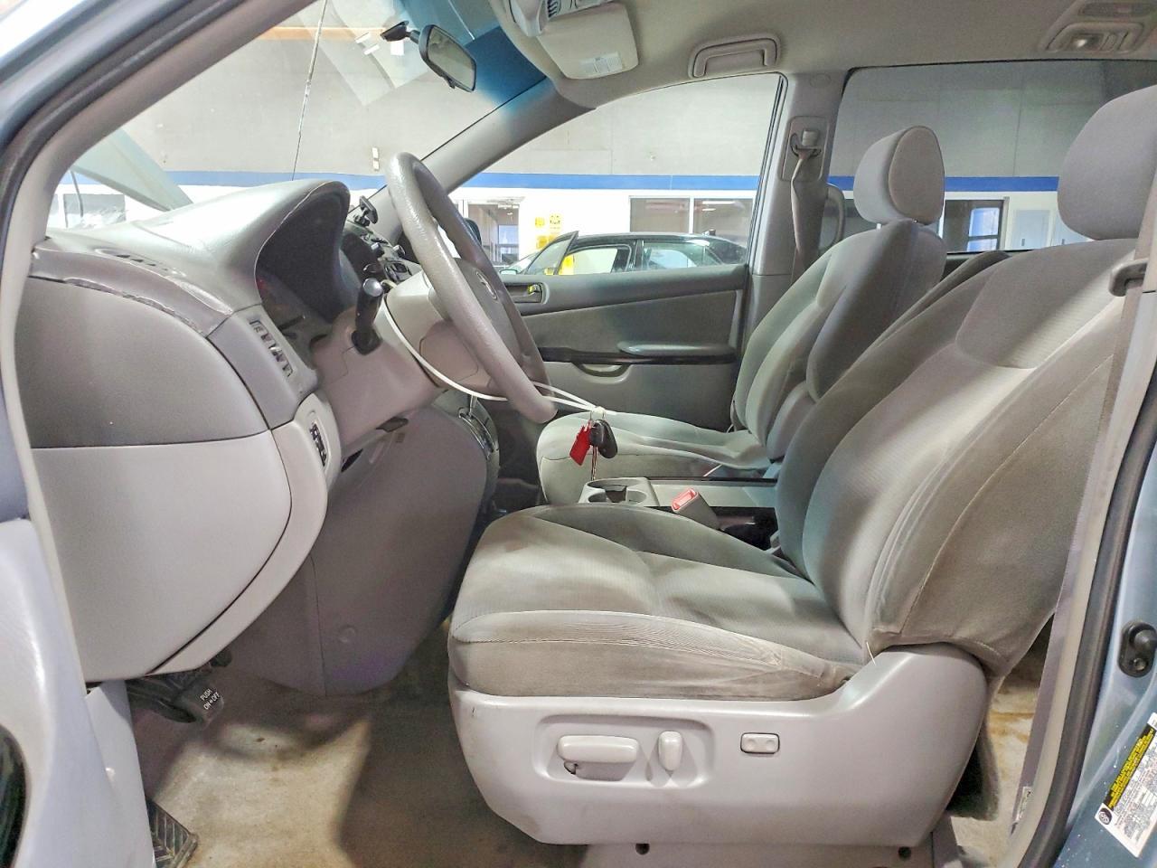 2005 TOYOTA SIENNA
