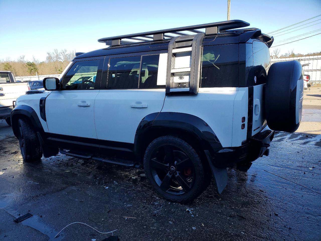 2024 LAND ROVER Defender