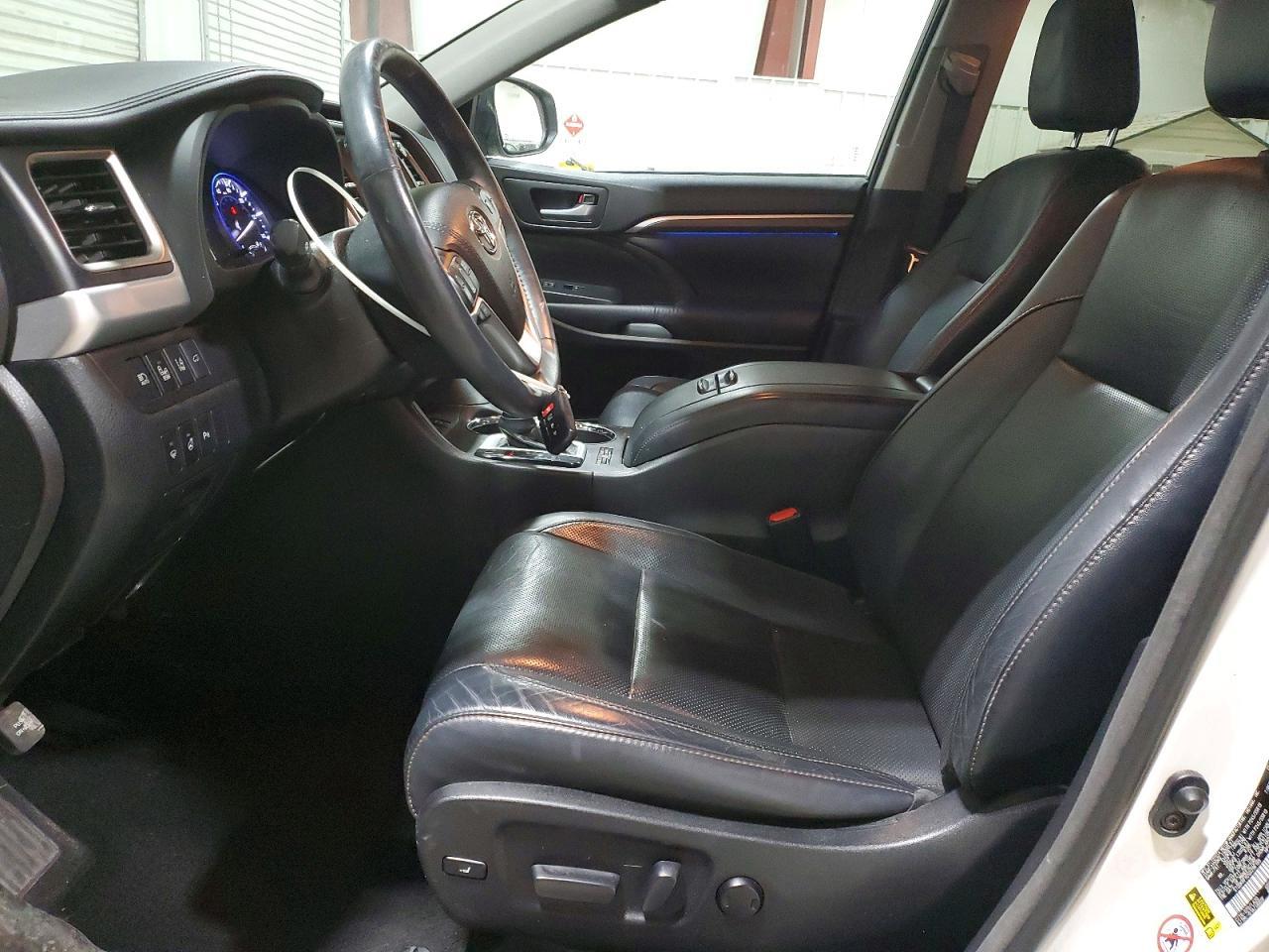 2016 TOYOTA HIGHLANDER