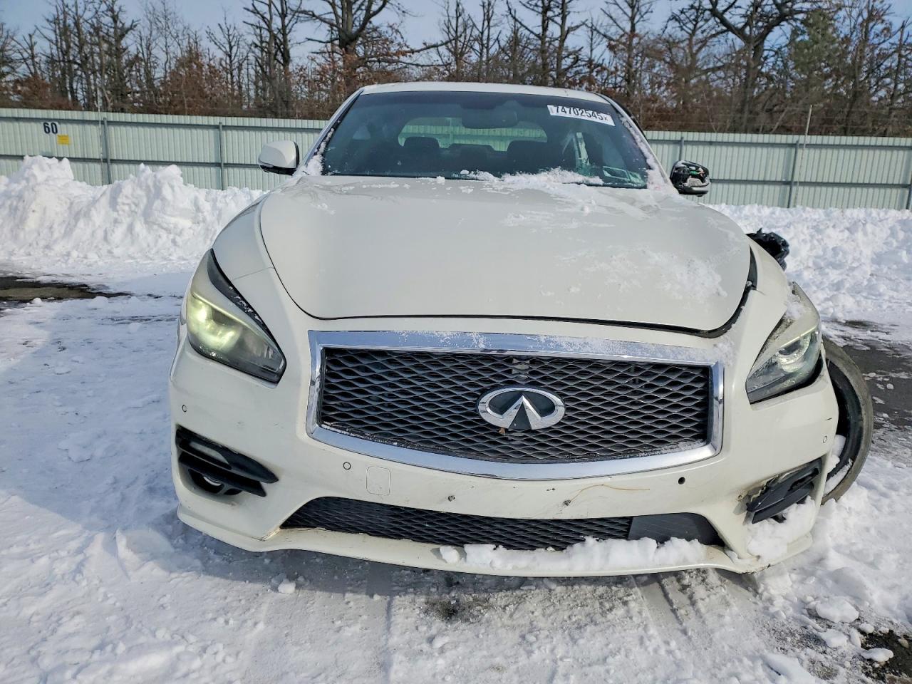 2017 INFINITI Q70