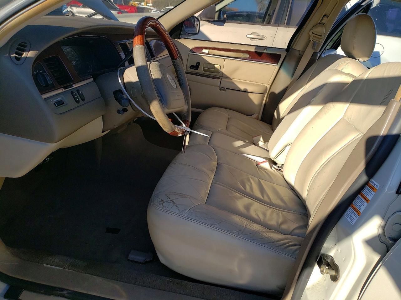 2004 LINCOLN Town Car