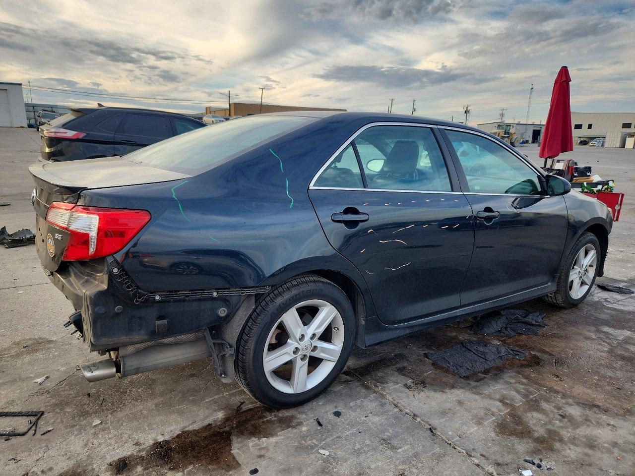 2014 TOYOTA CAMRY
