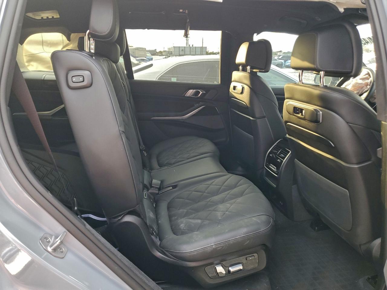 2025 BMW X7