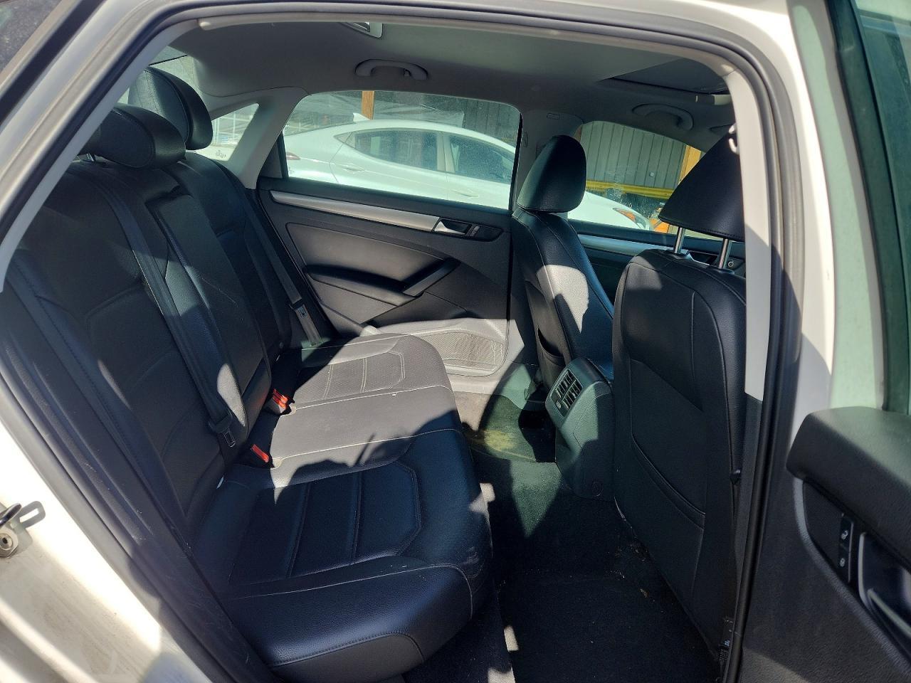2014 VOLKSWAGEN Passat