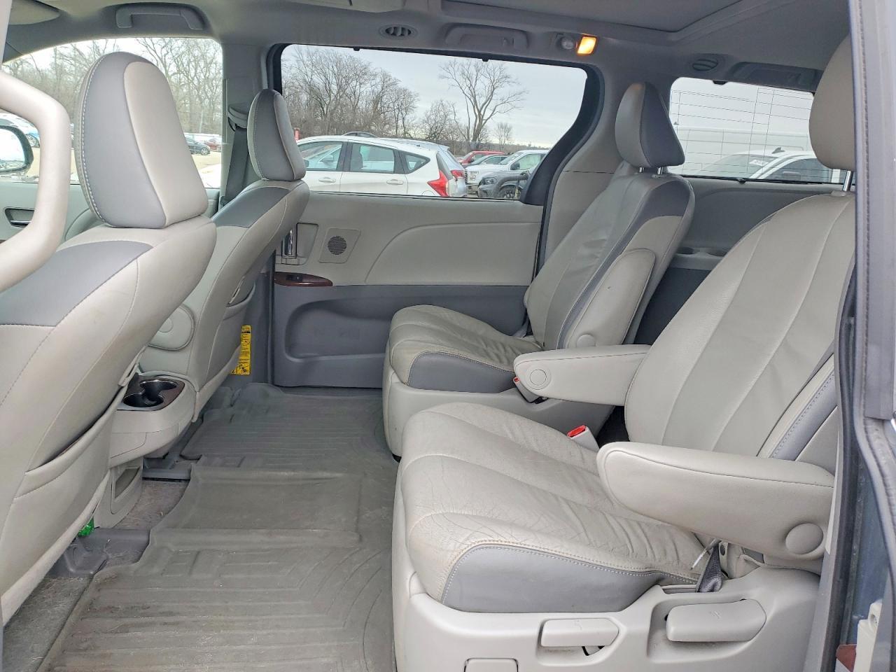2013 TOYOTA SIENNA
