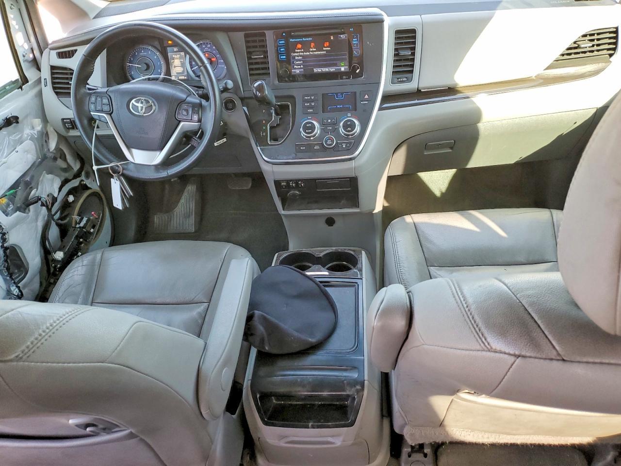 2017 TOYOTA SIENNA