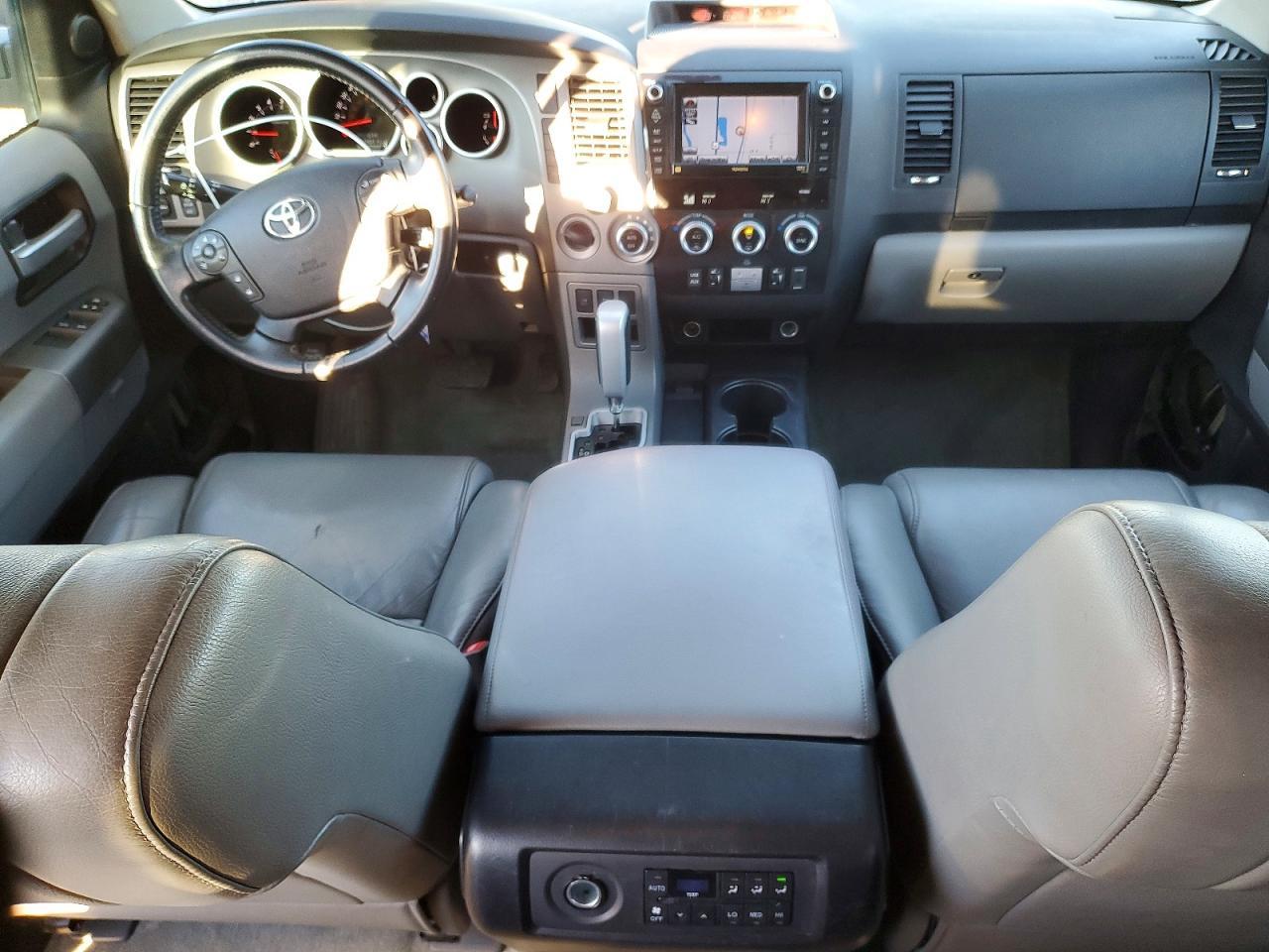 2011 TOYOTA Sequoia
