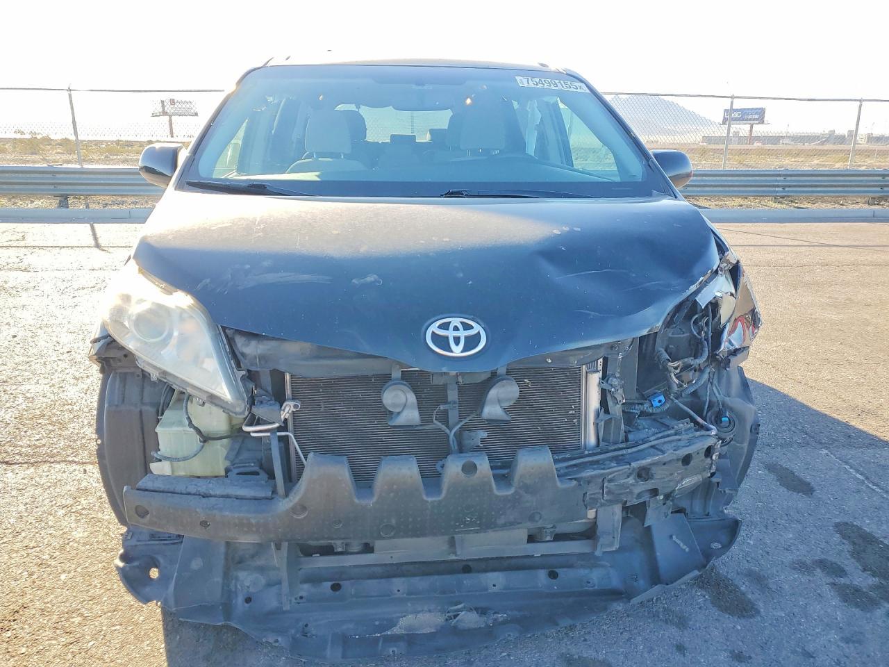 2015 TOYOTA SIENNA