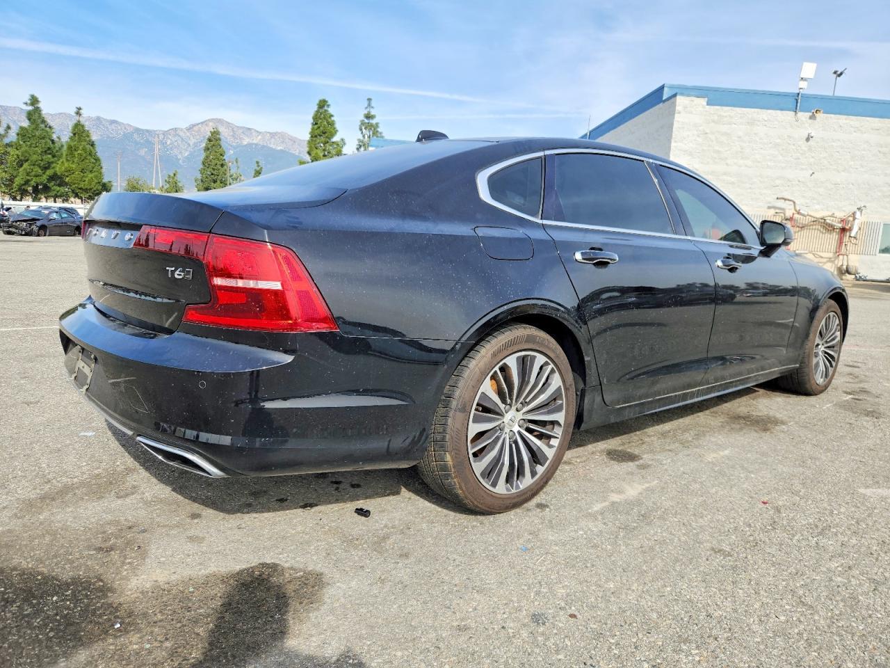 2020 VOLVO S90