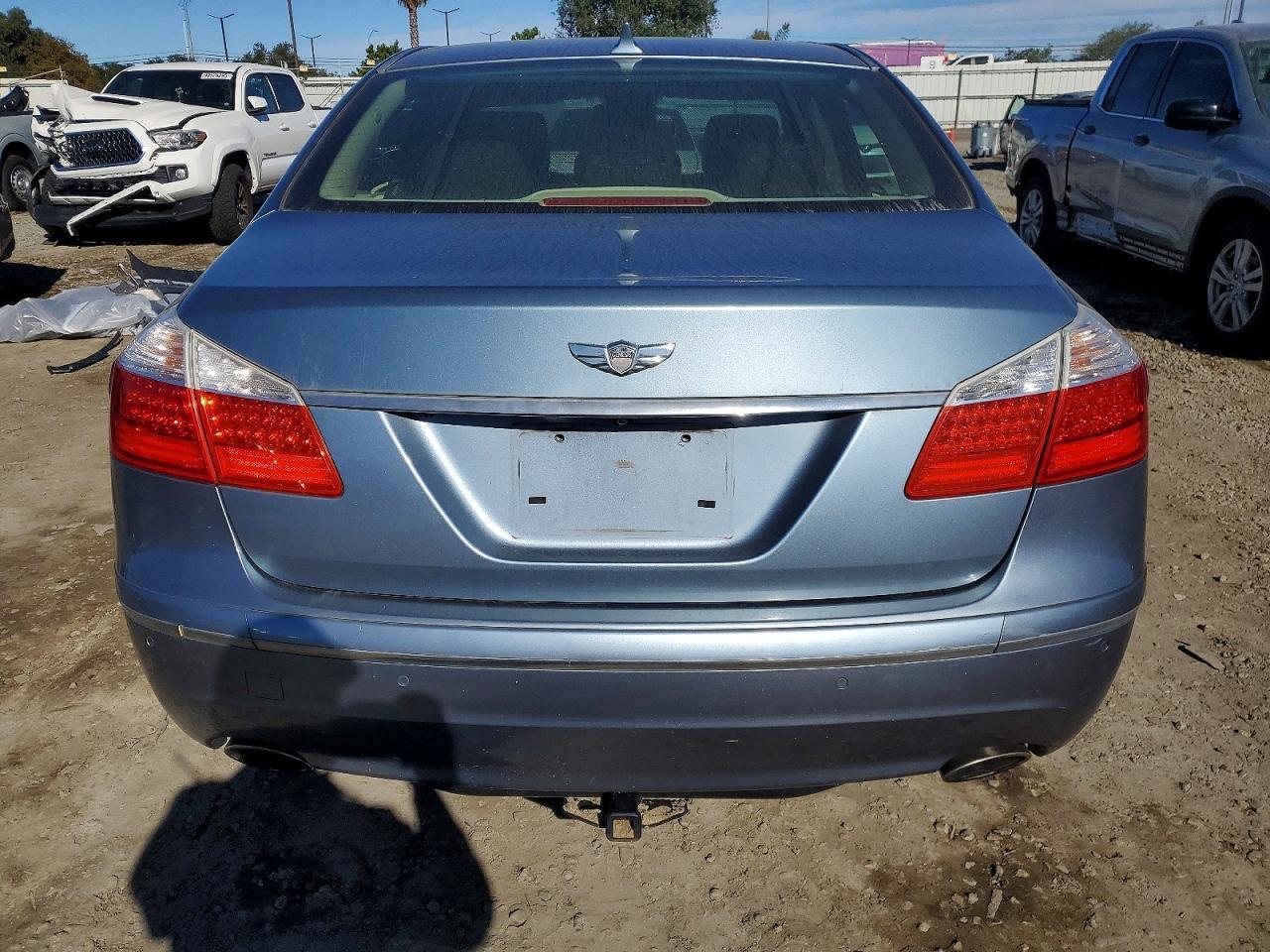 2010 HYUNDAI GENESIS