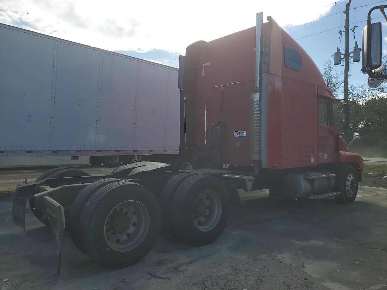 2003 FREIGHTLINER Cst120