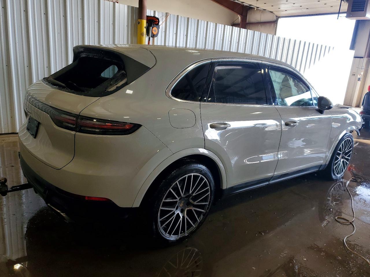 2020 PORSCHE CAYENNE