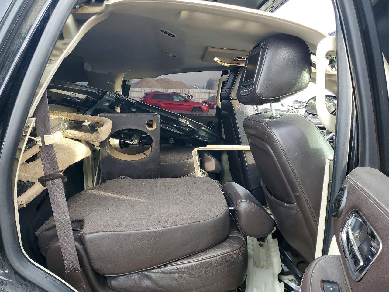 2010 CADILLAC ESCALADE