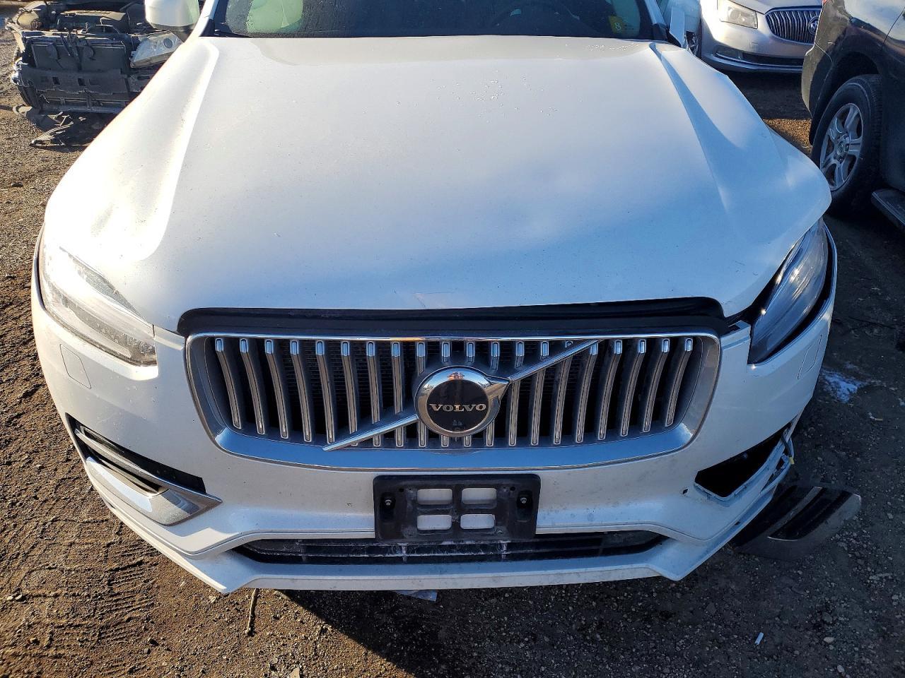 2023 VOLVO XC90