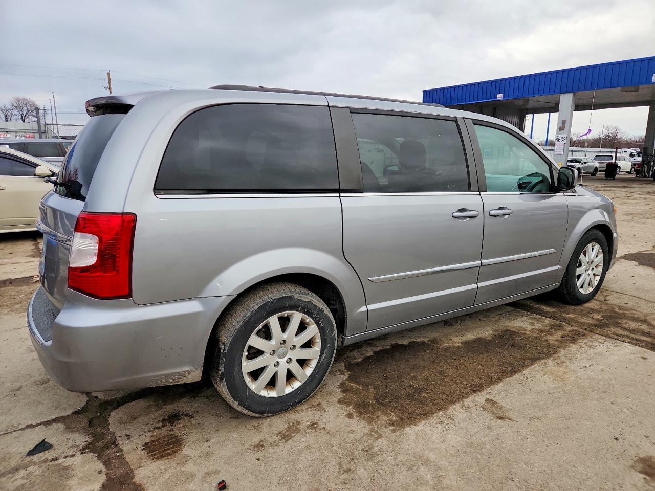 2016 CHRYSLER Town & Country