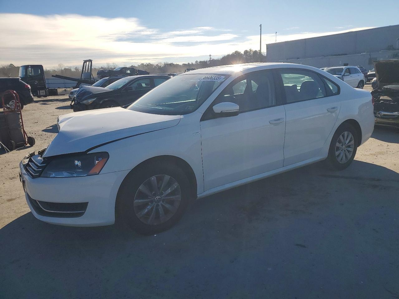 2015 VOLKSWAGEN Passat