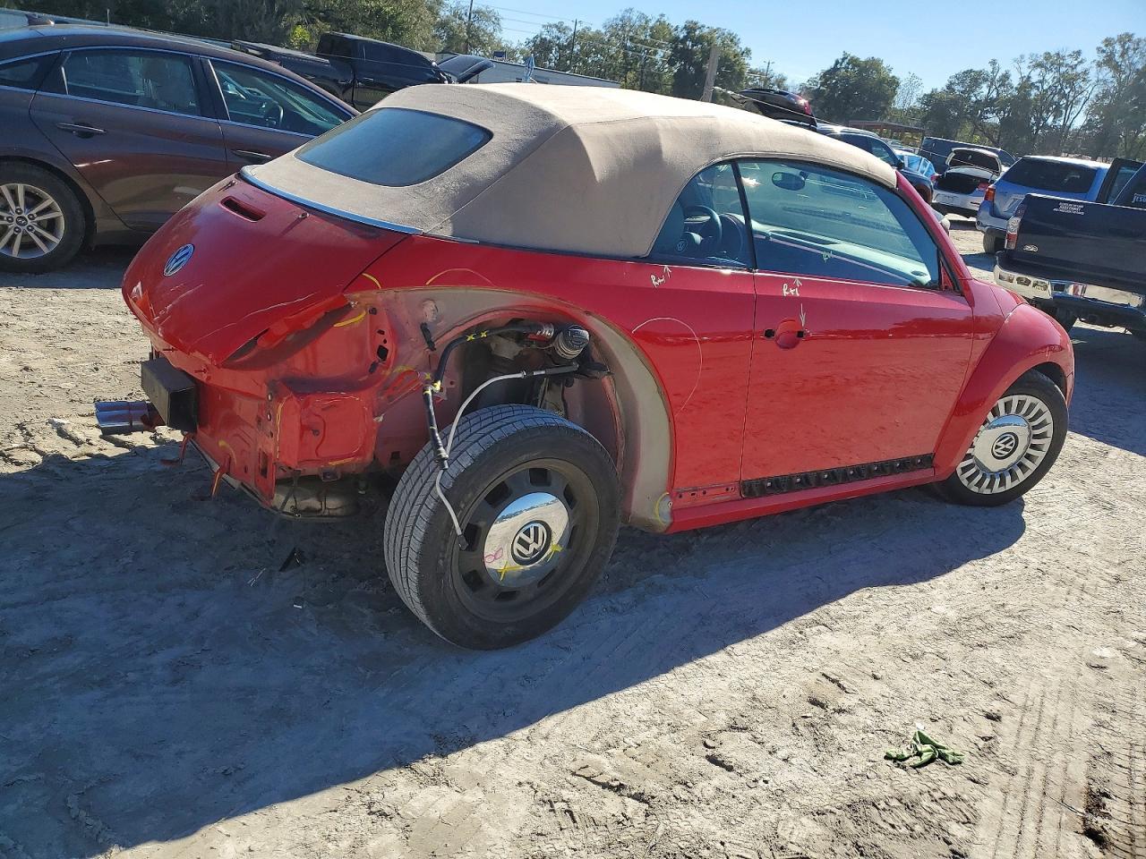 2015 VOLKSWAGEN Beetle