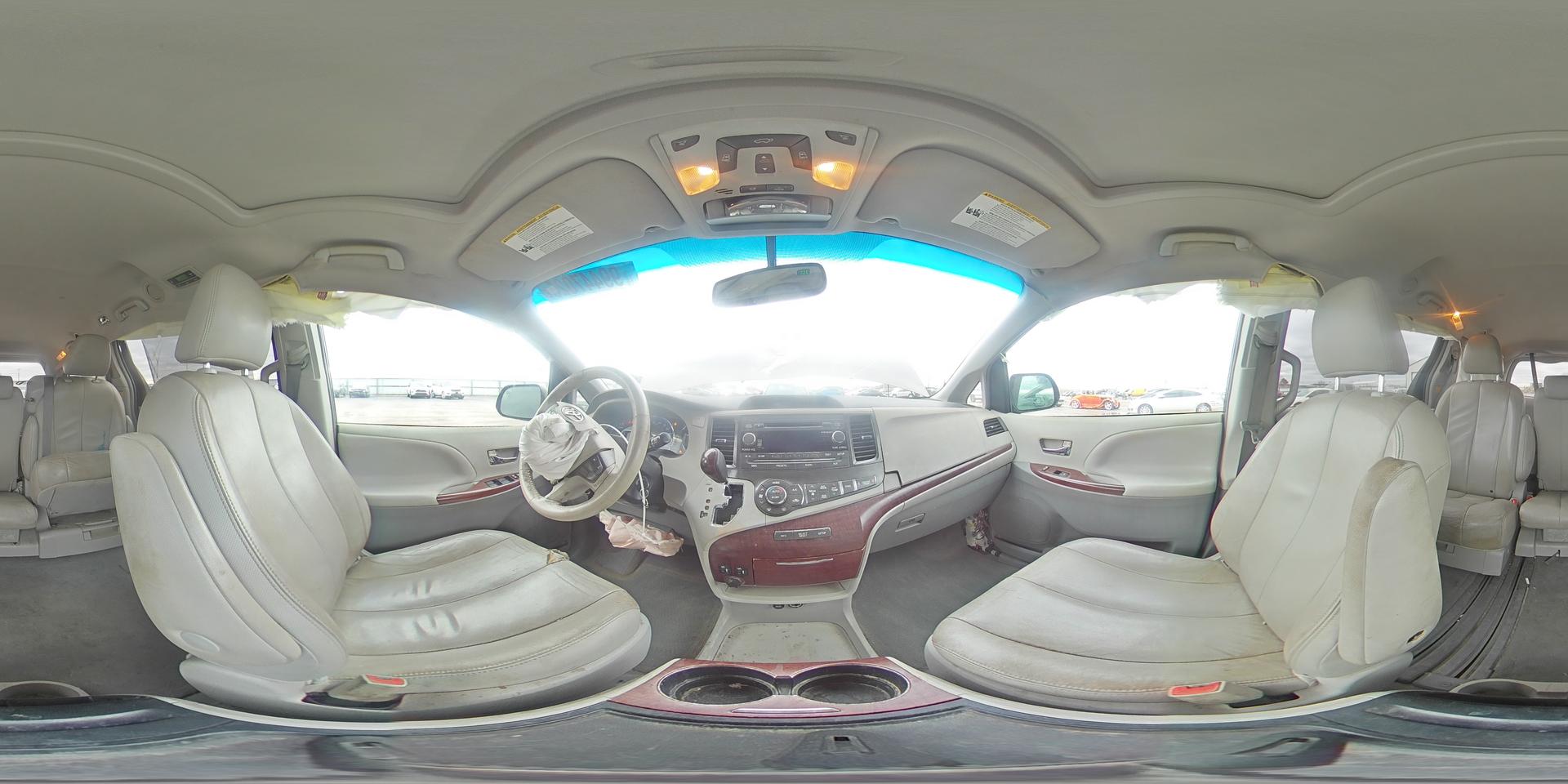 2012 TOYOTA SIENNA