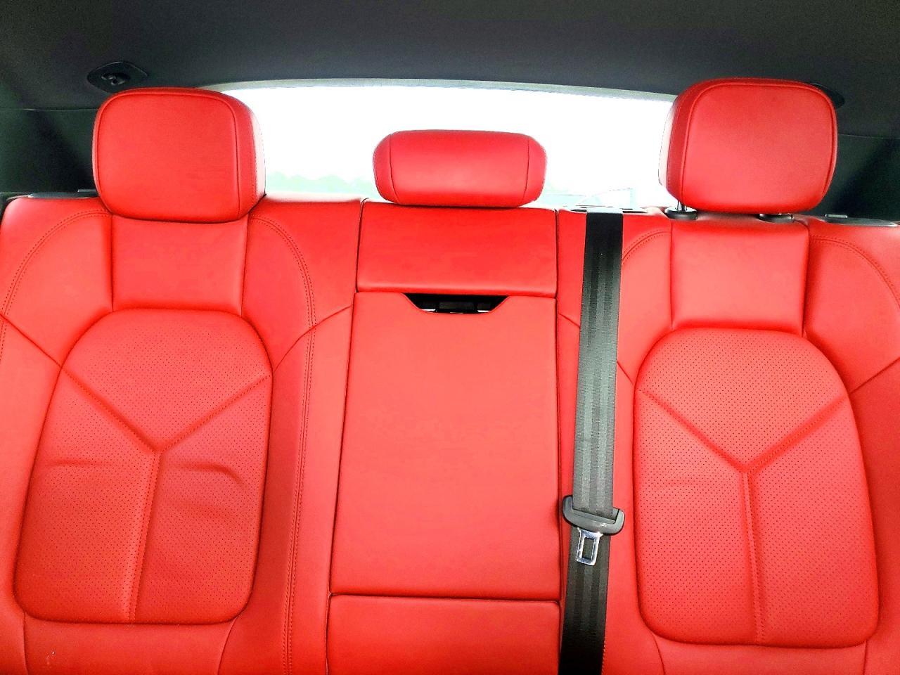 2021 PORSCHE Macan