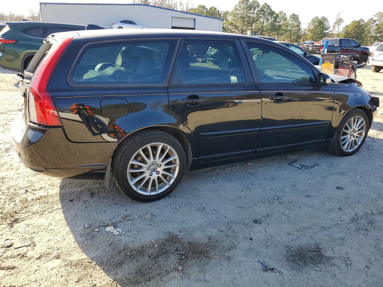 2009 VOLVO V50