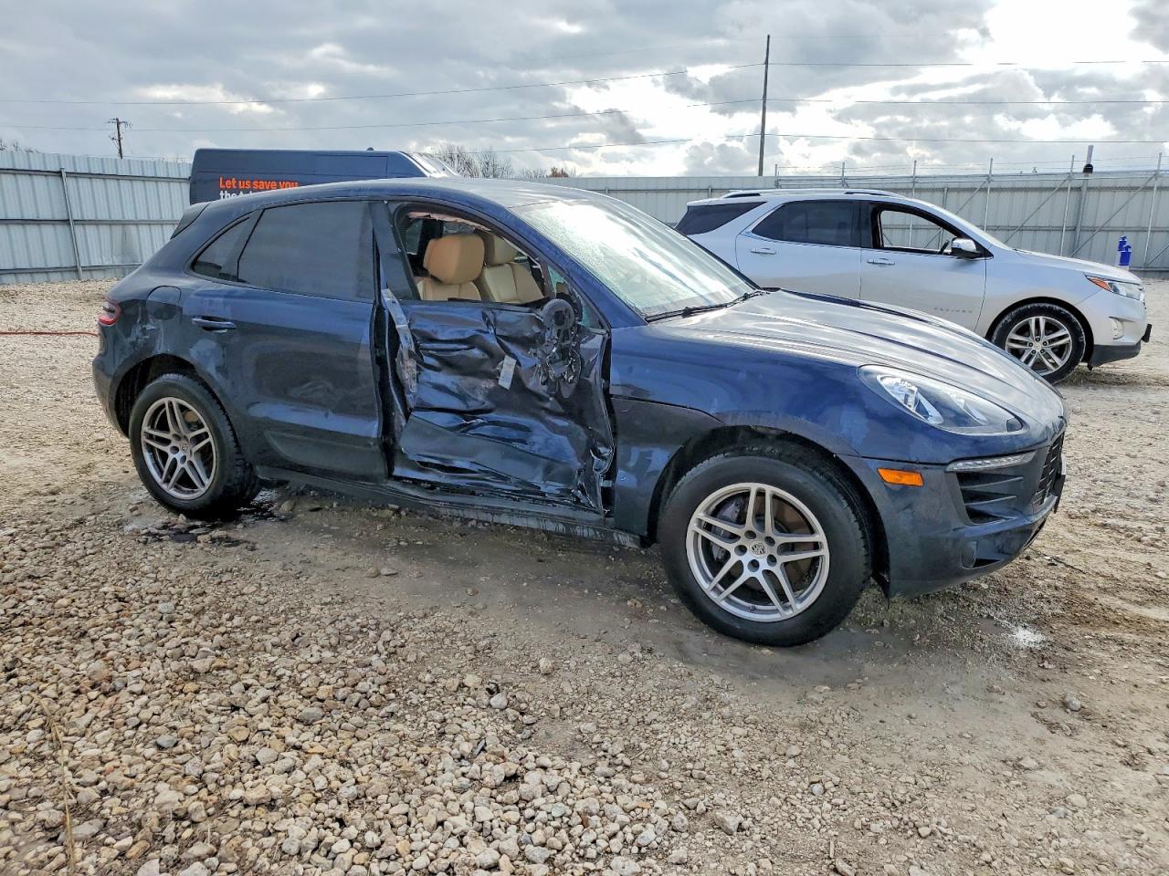2017 PORSCHE Macan