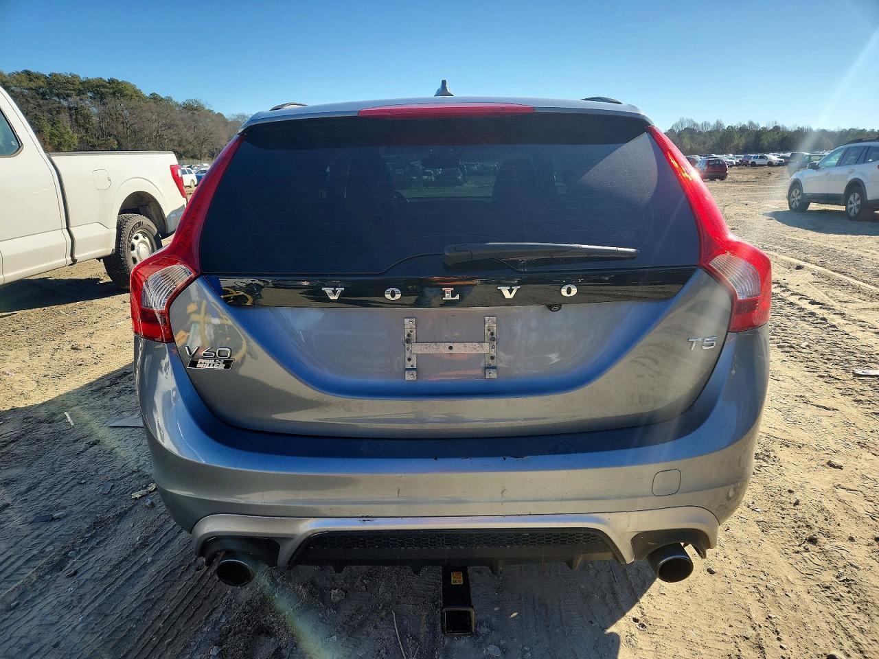 2018 VOLVO V60