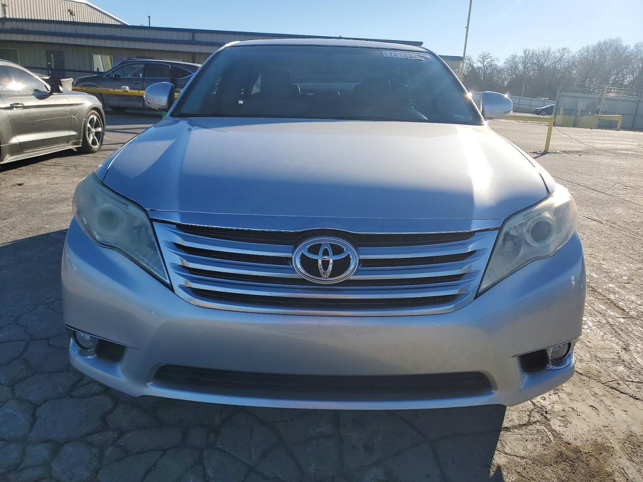 2011 TOYOTA Avalon