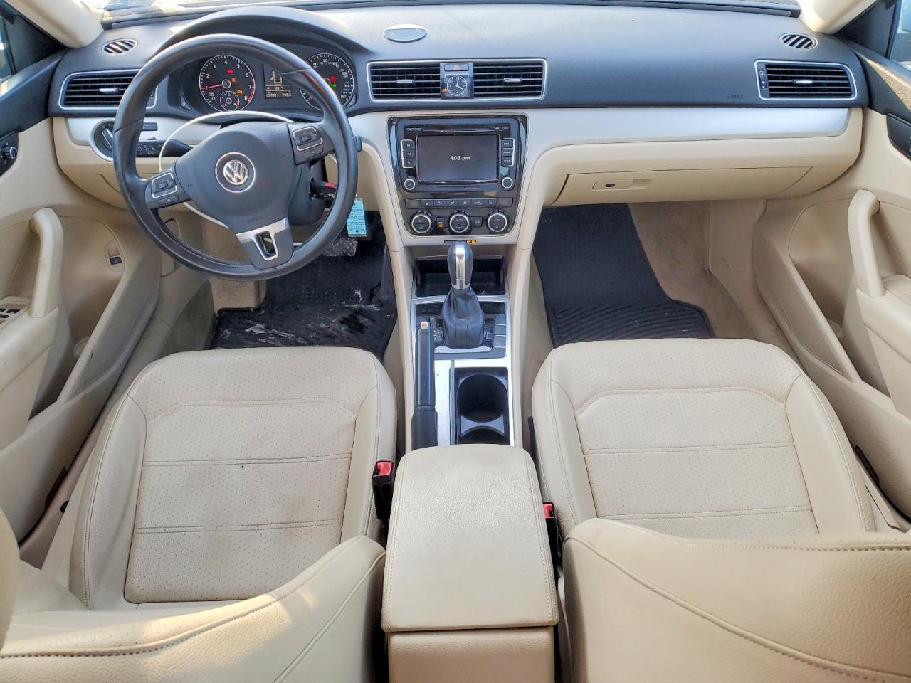 2012 VOLKSWAGEN Passat