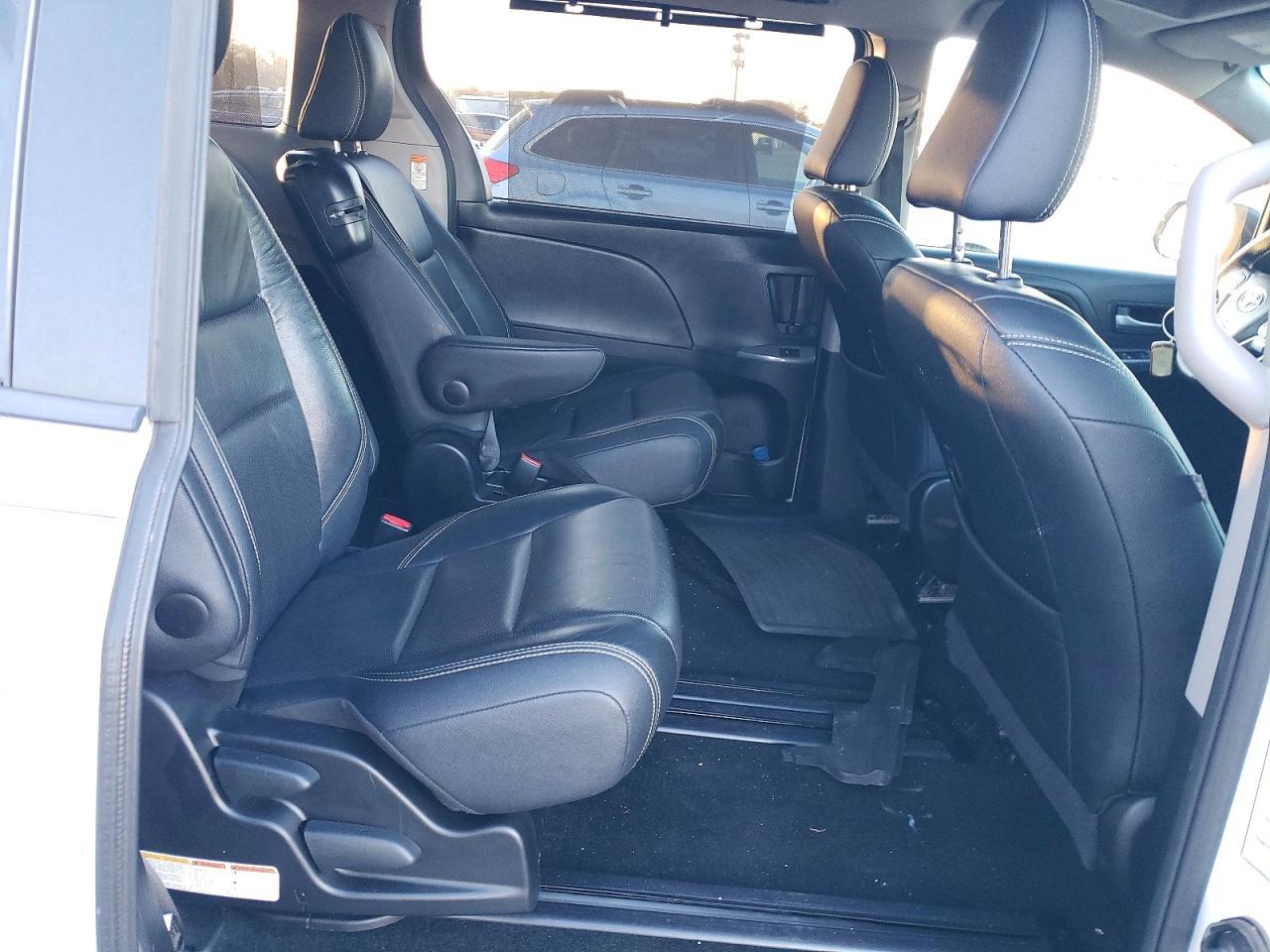 2016 TOYOTA SIENNA