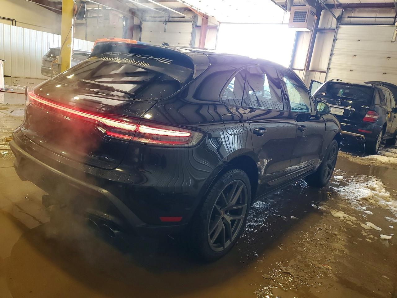 2025 PORSCHE Macan
