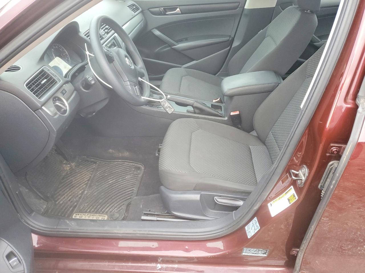 2012 VOLKSWAGEN Passat