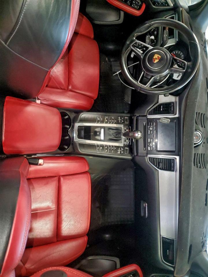 2015 PORSCHE Macan