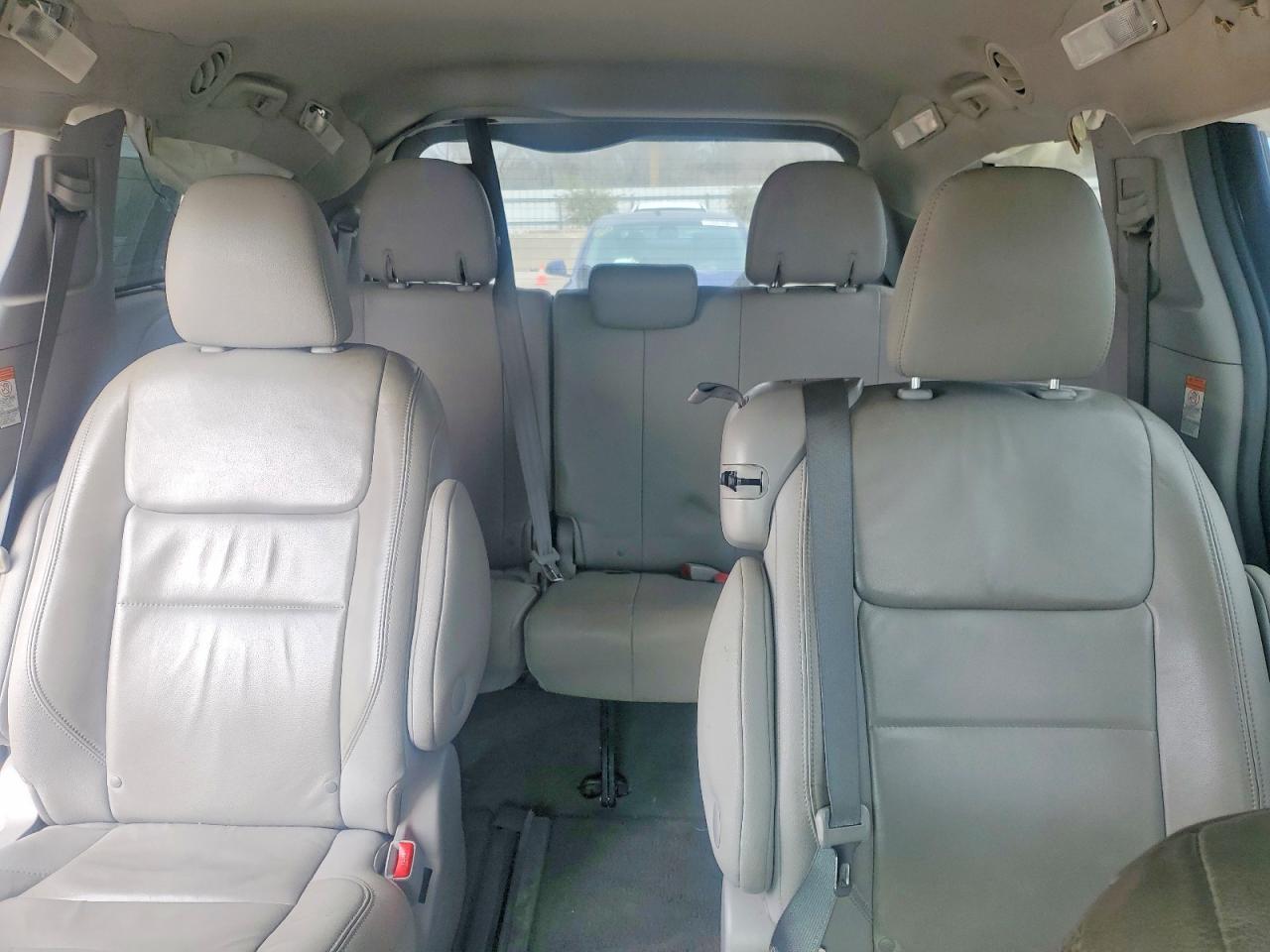 2015 TOYOTA SIENNA