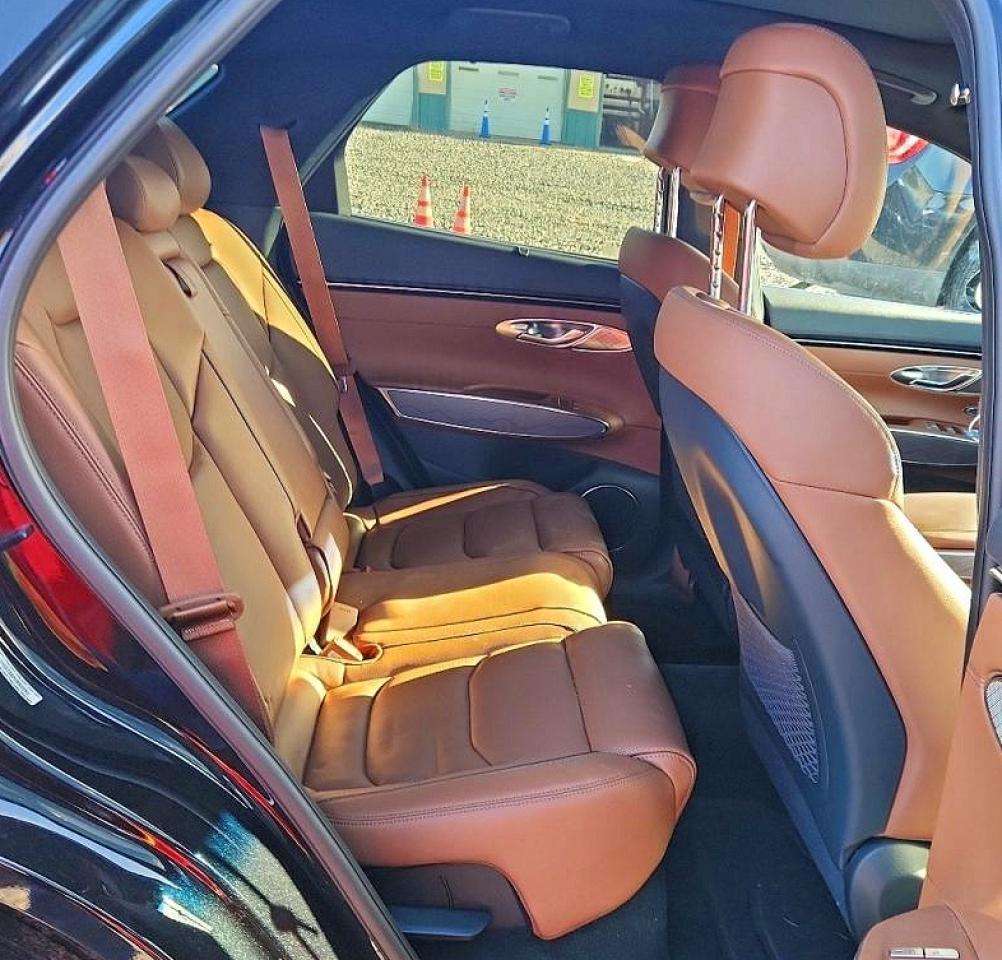 2023 GENESIS GV70