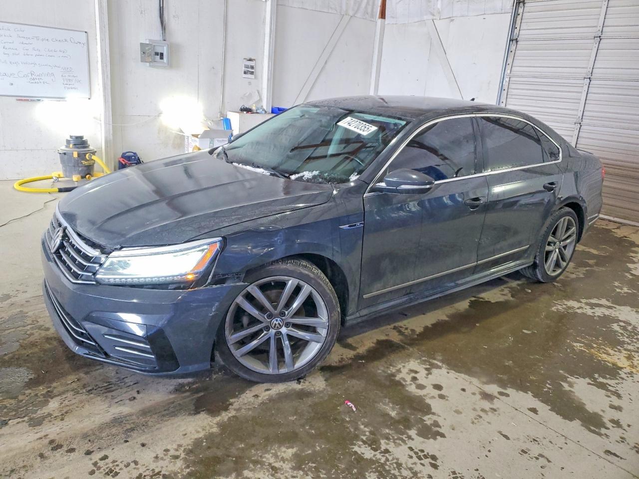2017 VOLKSWAGEN Passat