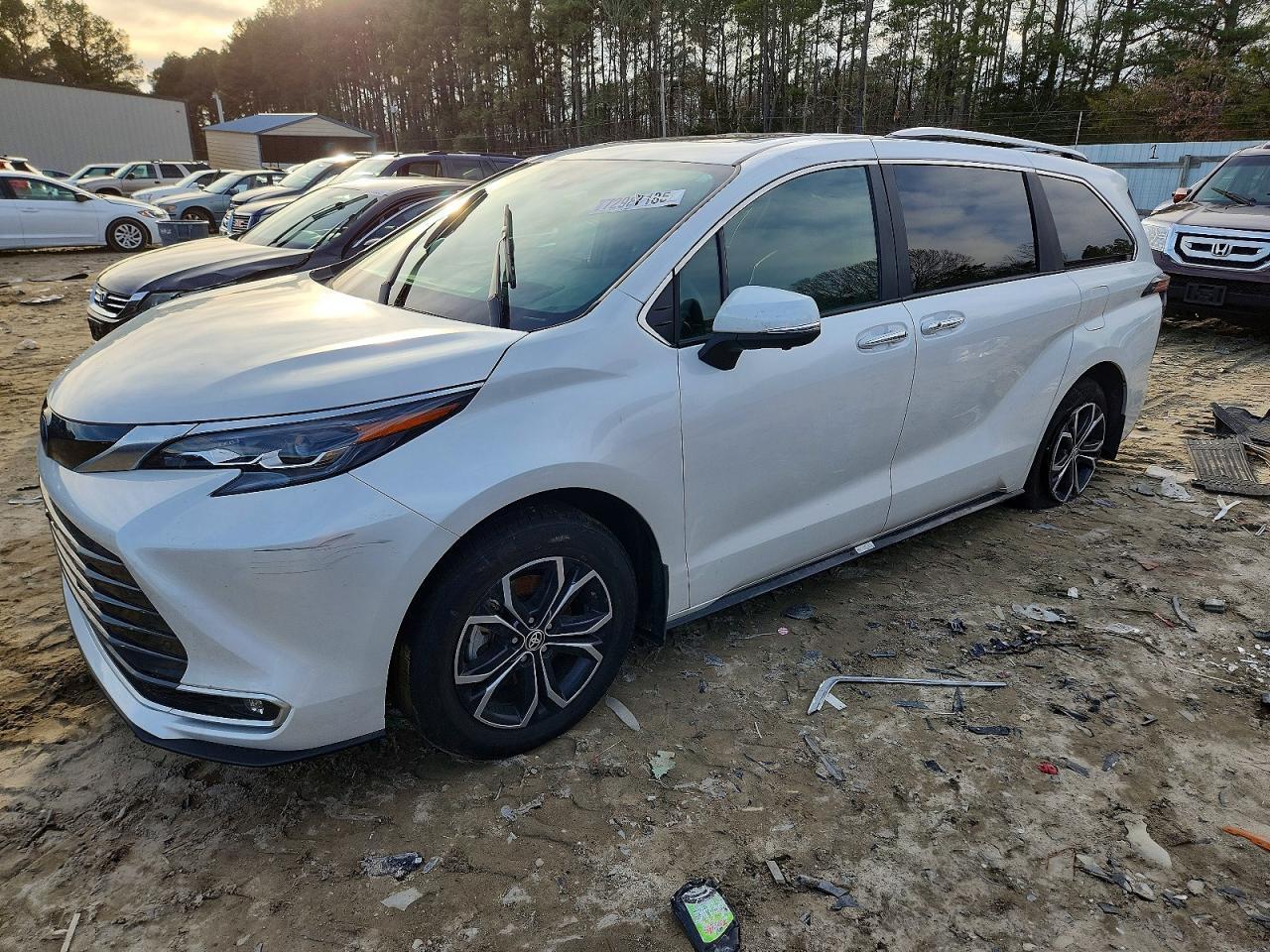 2025 TOYOTA SIENNA