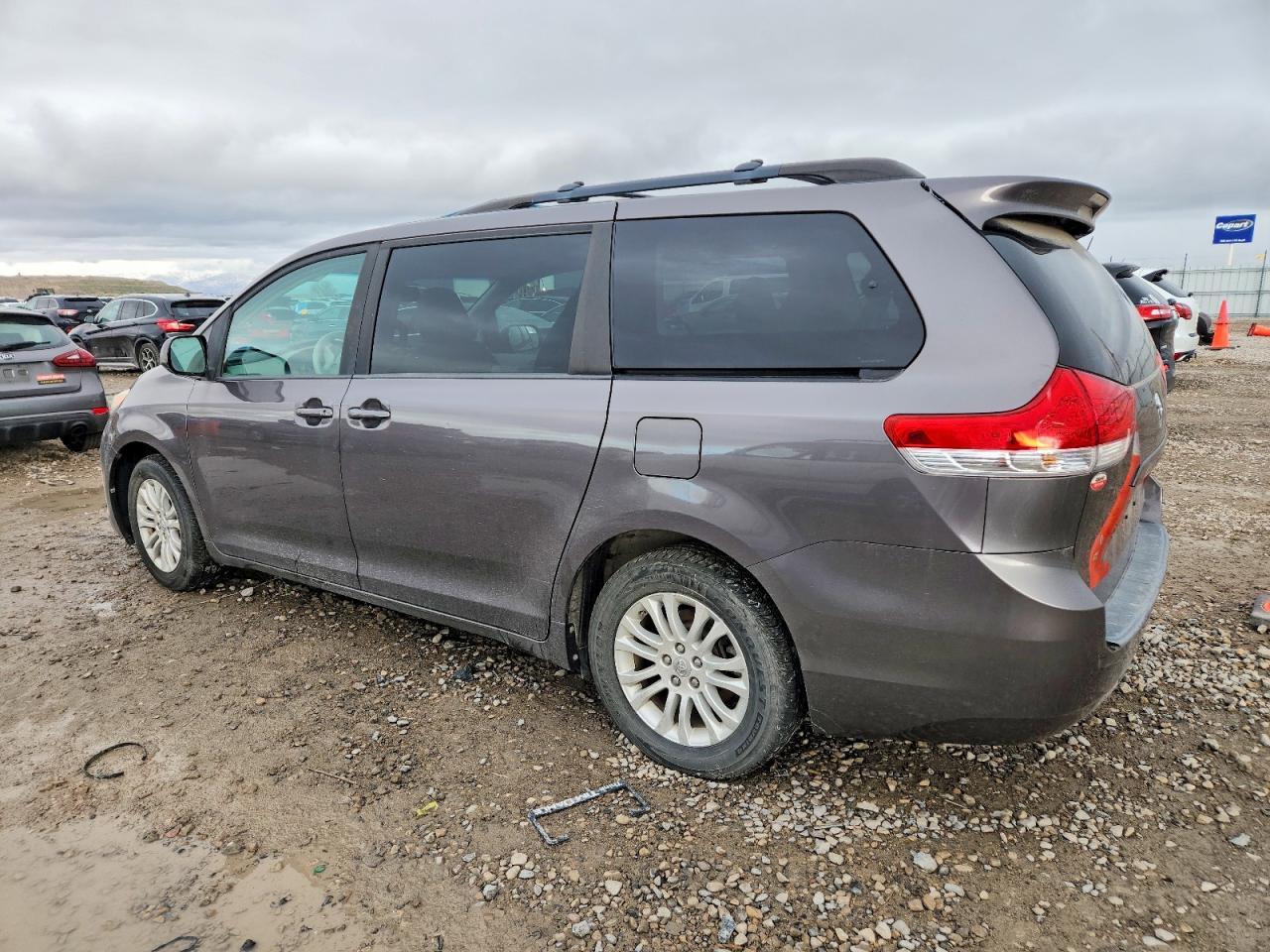 2012 TOYOTA SIENNA
