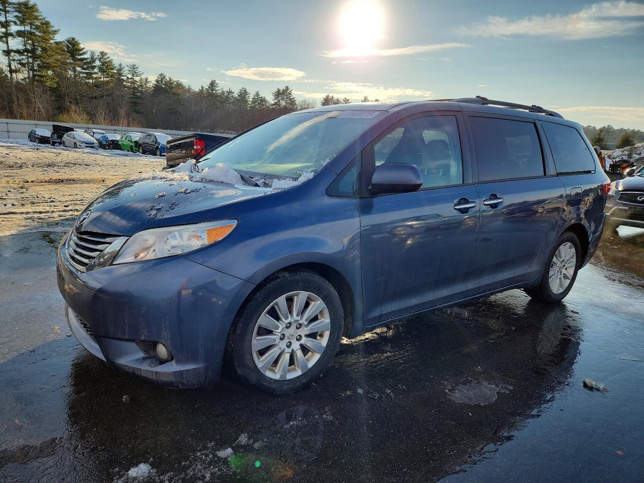 2015 TOYOTA SIENNA