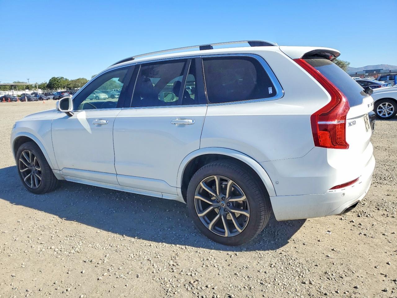 2017 VOLVO XC90
