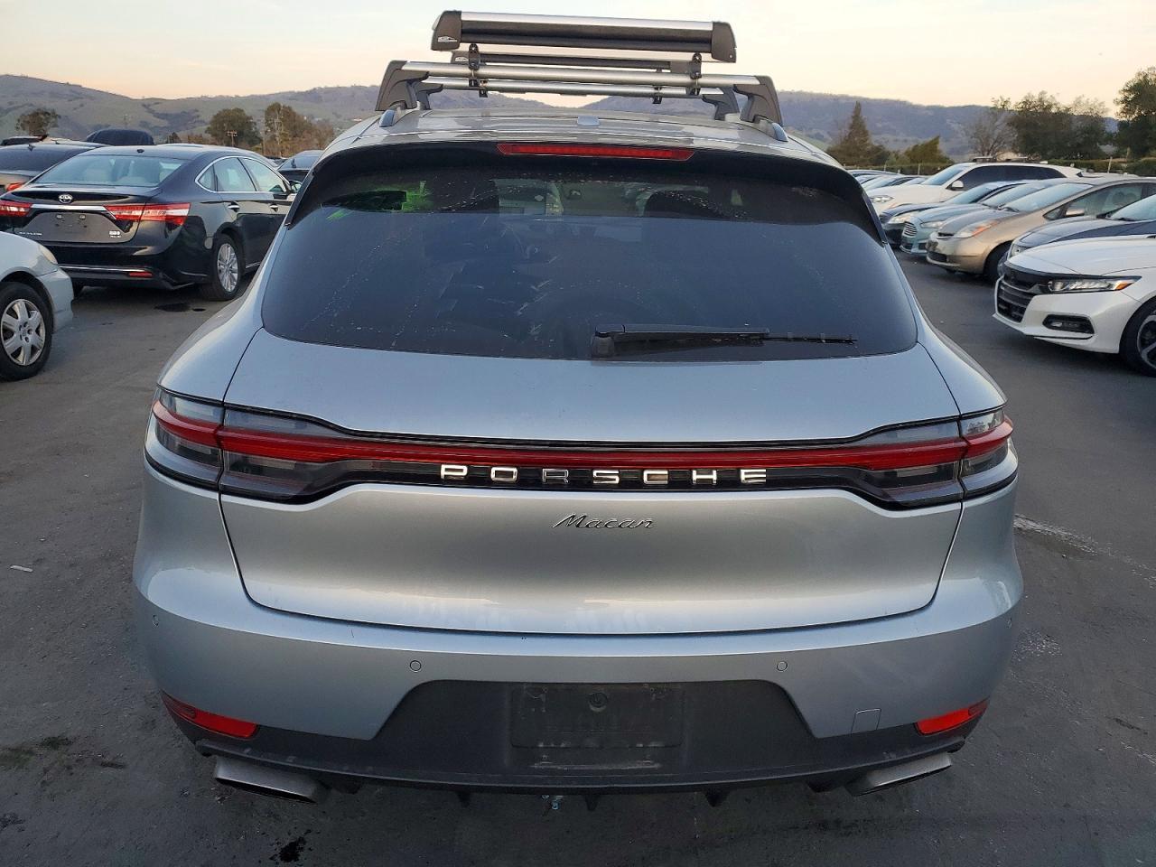 2020 PORSCHE Macan